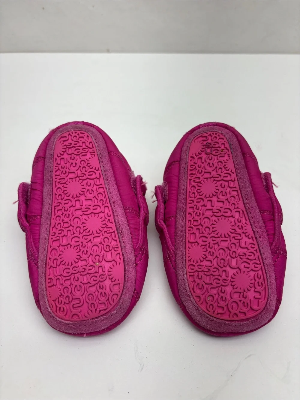 UGG baby Cozy Slip-On Shoes in Pink, SZ 04/05, box 73